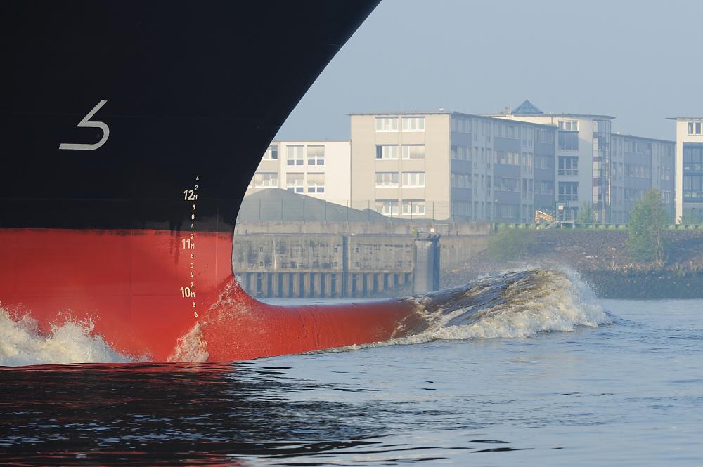 3930 Wulstbug Frachtschiff SIMBER in voller Fahrt | Schiffsbilder Hamburger Hafen - Schiffsverkehr Elbe